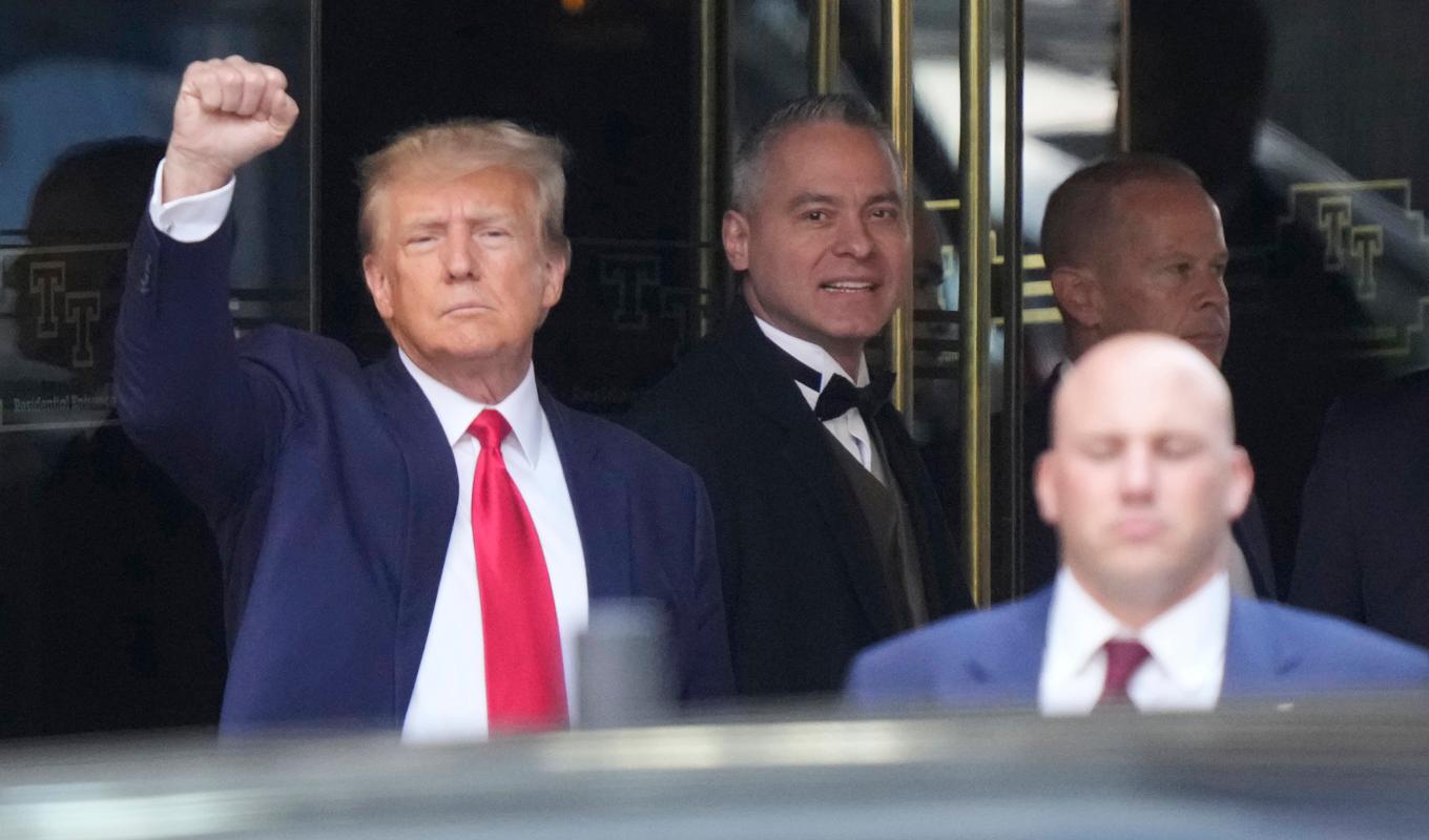 Förre presidenten Donald Trump lämnar Trump Tower på Manhattan. Foto: Bryan Woolston/AP/TT