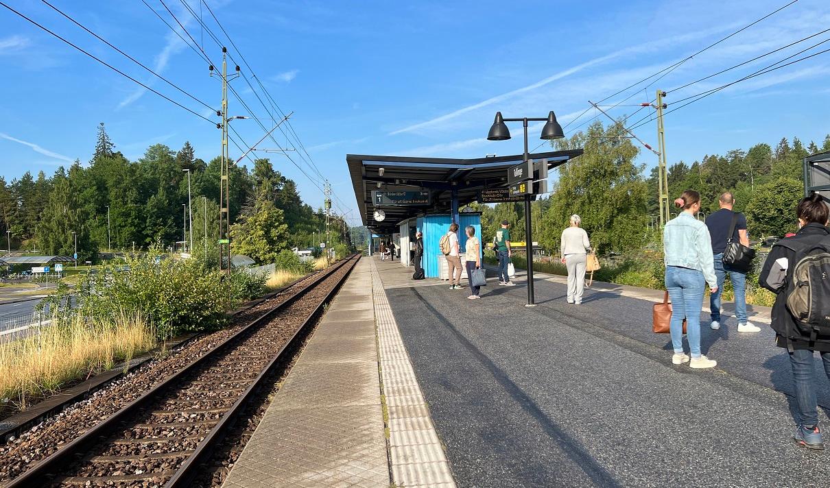 Fyra av tio svenskar säger att man drabbats av förseningar i samband med resor. Foto: Sofia Drevemo