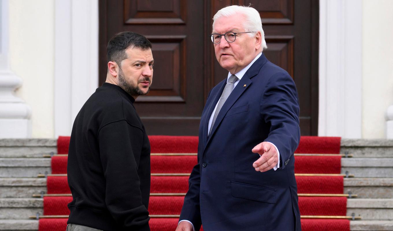 Ukrainas president Volodymyr Zelenskyj möter sin tyske kollega Frank-Walter Steinmeier i Berlin. Foto: Bernd von Jutrczenka/AP/TT