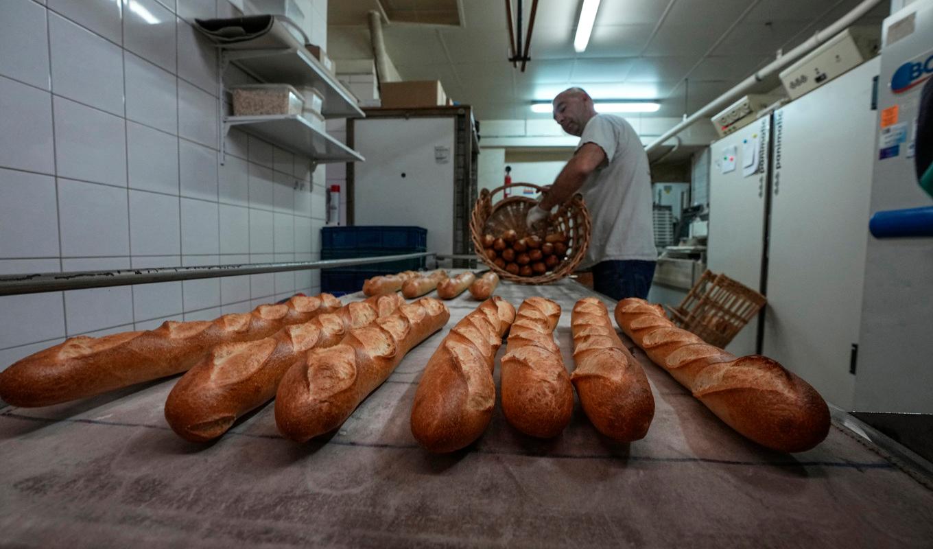 Franska matproducenter har enats med regeringen om att sänka priserna tills juli. Arkivbild. Foto: Michel Euler AP/TT