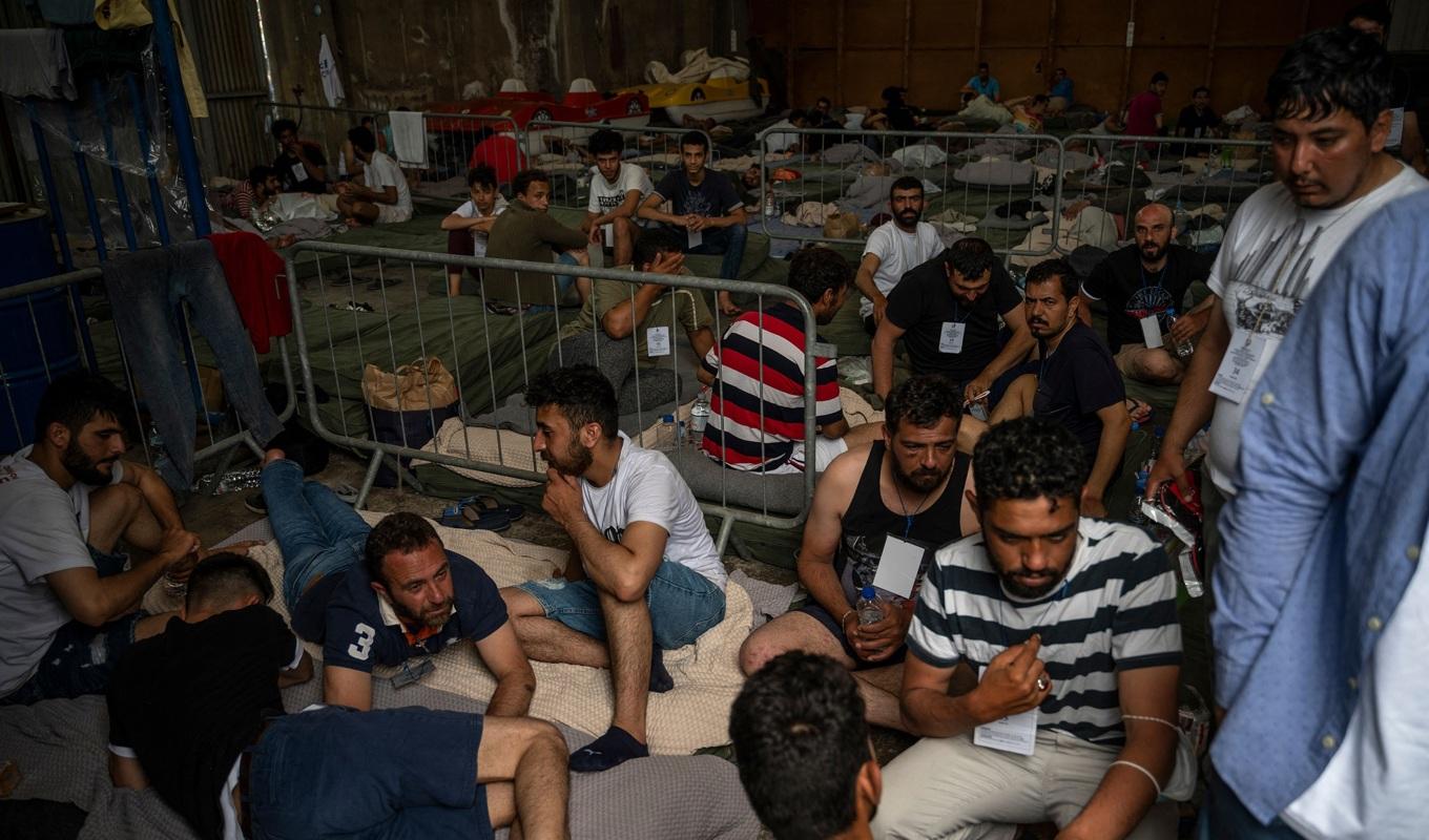 Överlevande från en migrantbåt som kapsejsade utanför den grekiska kusten den 14 juni 2023. Foto: Angelos Tzortzinis/POOL/AFP via Getty Images