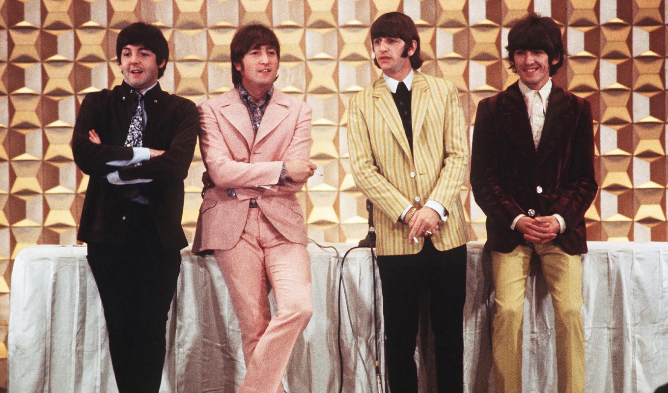 Medlemmarna i The Beatles: Paul McCartney, John Lennon, Ringo Starr och George Harrison vid en presskonferens i Tokyo den 29 juni 1966.Foto: Jiji Press/AFP via Getty Images