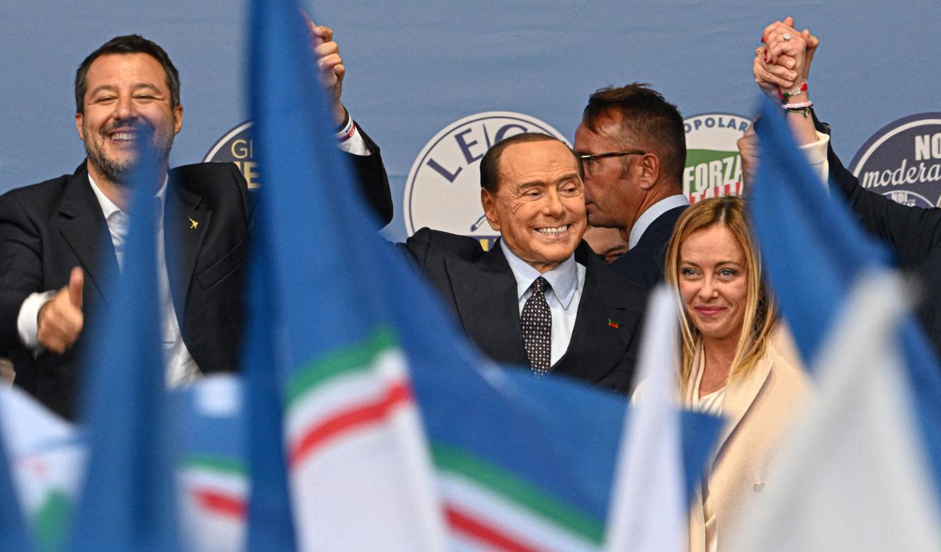 Berlusconi har enligt Charlie Weimers varit avgörande för att få högersidan i Italien enad kring en ledare. Från vänster Salvini, Berlusconi och Meloni. Foto: Alberto Pizzoli/AFP via Getty Images