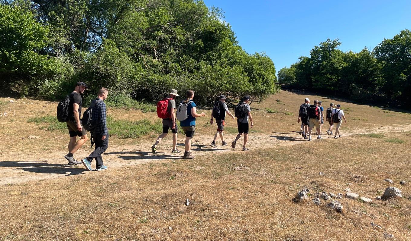 På vandringarna får deltagarna möjlighet att lära känna sig själva och varandra. Naturupplevelsen varvas med övningar och diskussioner om personlig utveckling. Foto: Spirit of man.