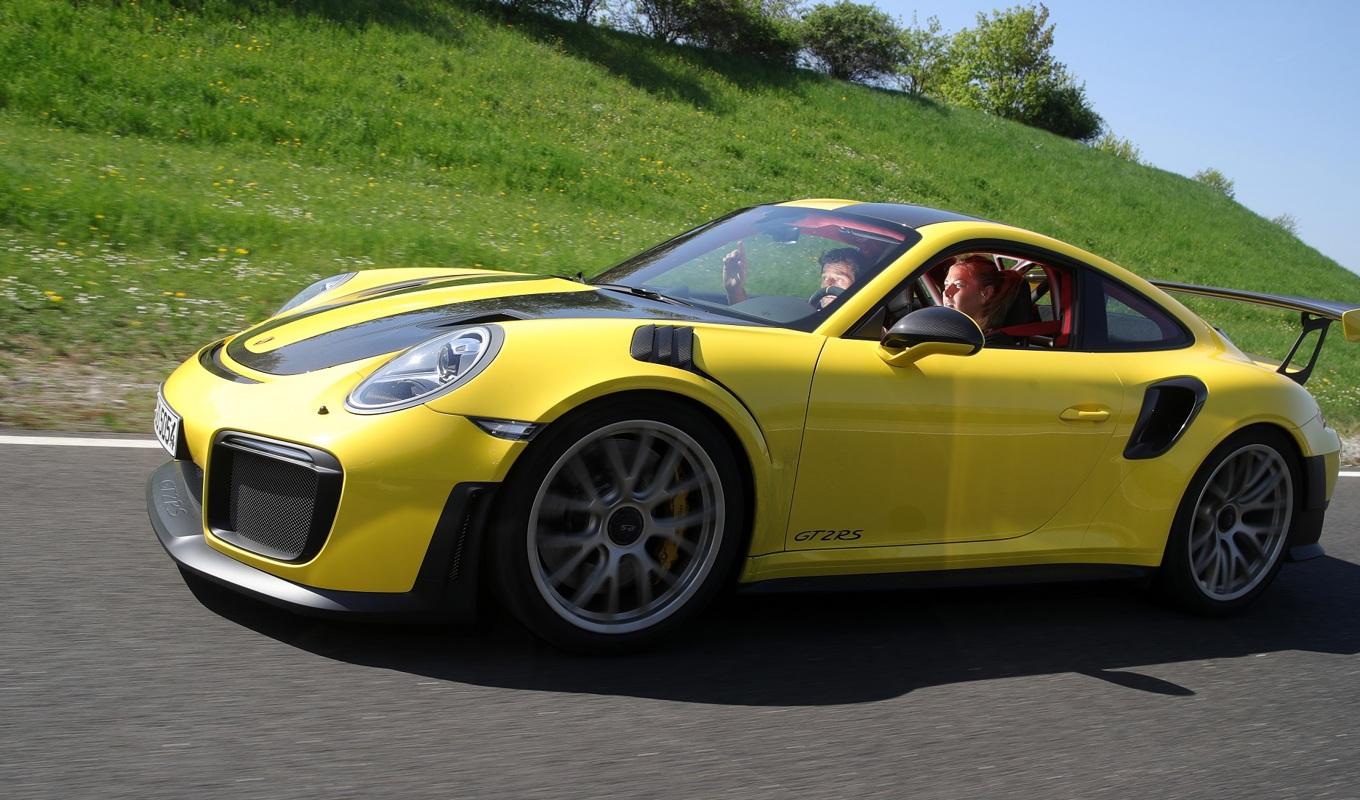 På bilden ses bilen Porsche 911 RTS RS. Foto: Alexander Hassenstein/Getty Images for Porsche