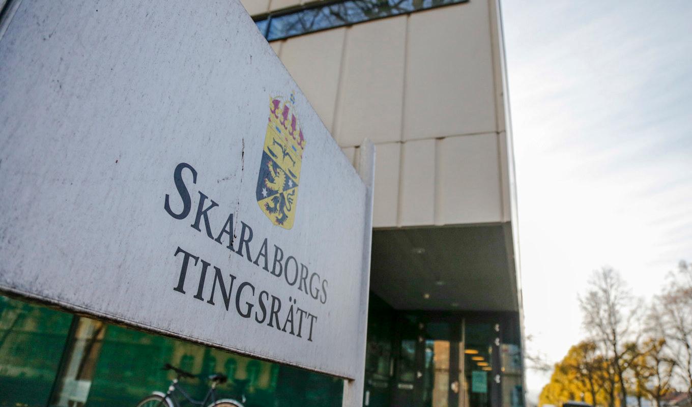 Nio gängmedlemmar åtalas vid Skaraborgs tingsrätt för bland annat grovt narkotikabrott, brott mot vapenlagen och dopningsbrott. Arkivbild. Foto: Adam Ihse/TT