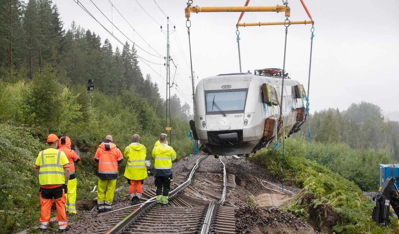 Bärgning av SJ-tåget som spårade ur mellan Iggesund och Hudiksvall den 7 augusti. Foto: Mats Andersson/TT