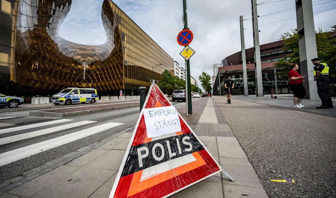 Den 19 augusti förra året mördades en 31-årig man inne i köpcentret Emporia i Malmö och samtidigt skadades en kvinna svårt. Rättegången mot en mordåtalad 16-åring har avslutats. Arkivbild. Foto: Johan Nilsson/TT