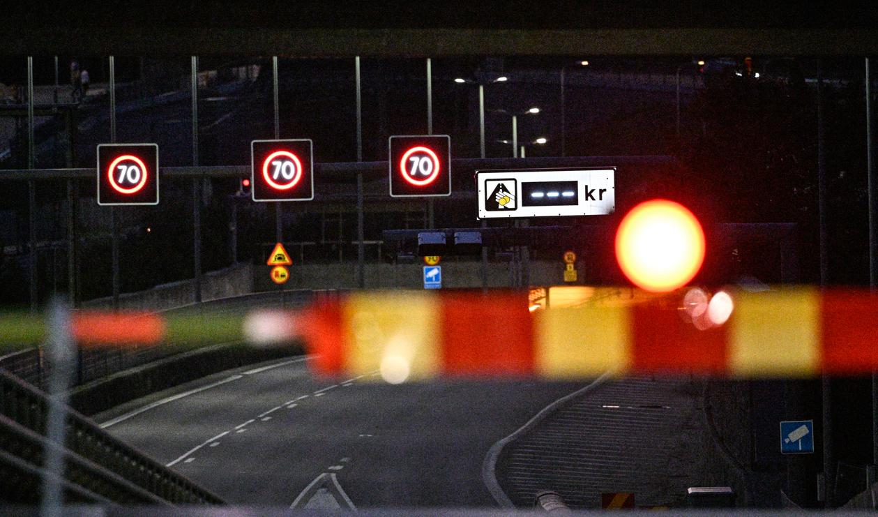 Trafiken har helt stoppats i Norra Länken i Stockholm på grund av ett tekniskt fel. Foto: Anders Wiklund/TT