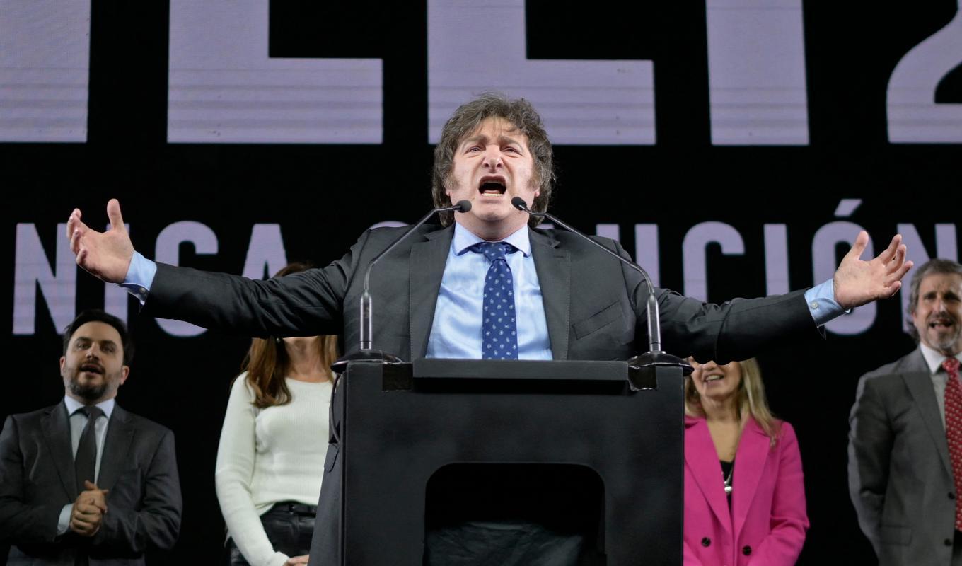 Javier Milei är kongressledamot och presidentkandidat i Argentina. Han har av politiska motståndare fått skulden för de plundringar som skett i landet. Foto: Luis Robayo/AFP via Getty Images