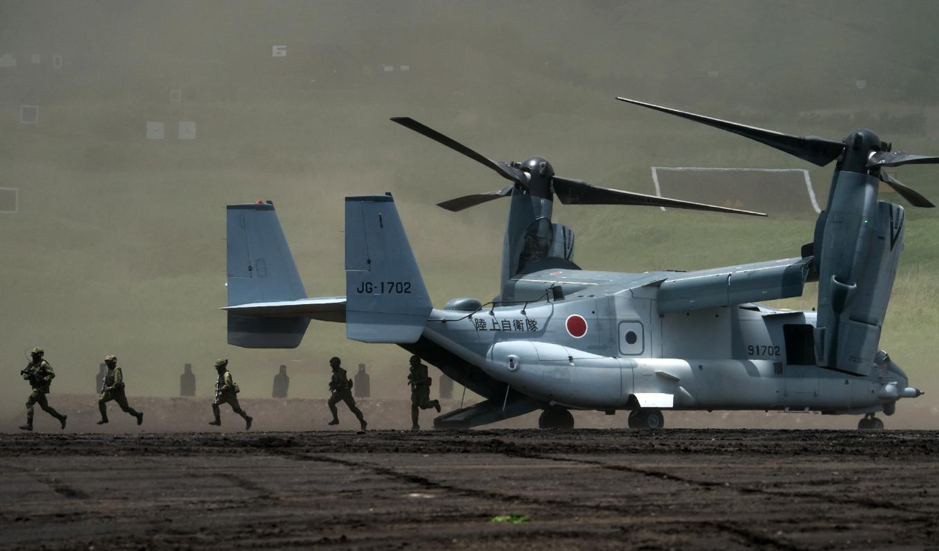 Japansk militär övar i maj 2022. Japan har sedan andra världskriget haft ett begränsat försvar, men nu rustar man upp inför hotet från Kina och Nordkorea. Foto: Tomohiro Ohsumi/Getty Images