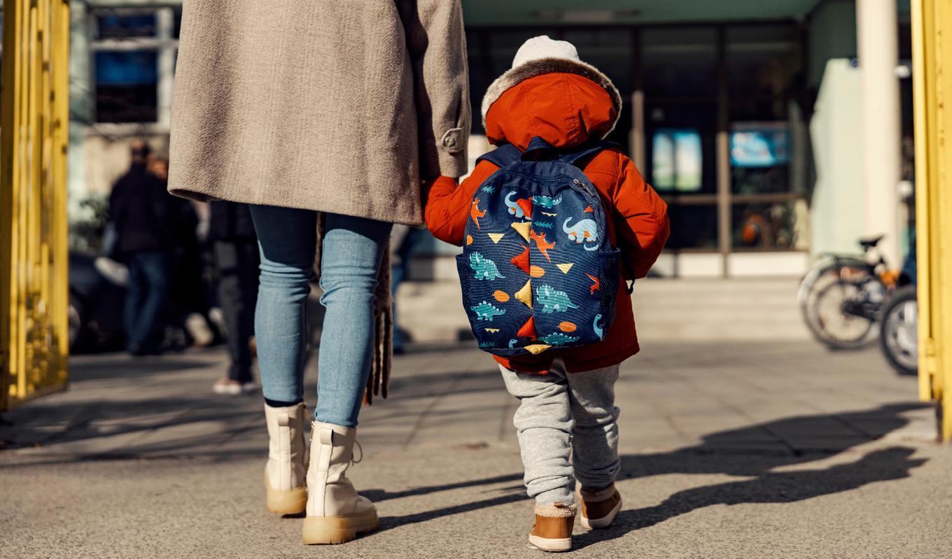 Kanske mer än någonsin måste vi vara medvetna och vaka över våra barn. Foto: Shutterstock