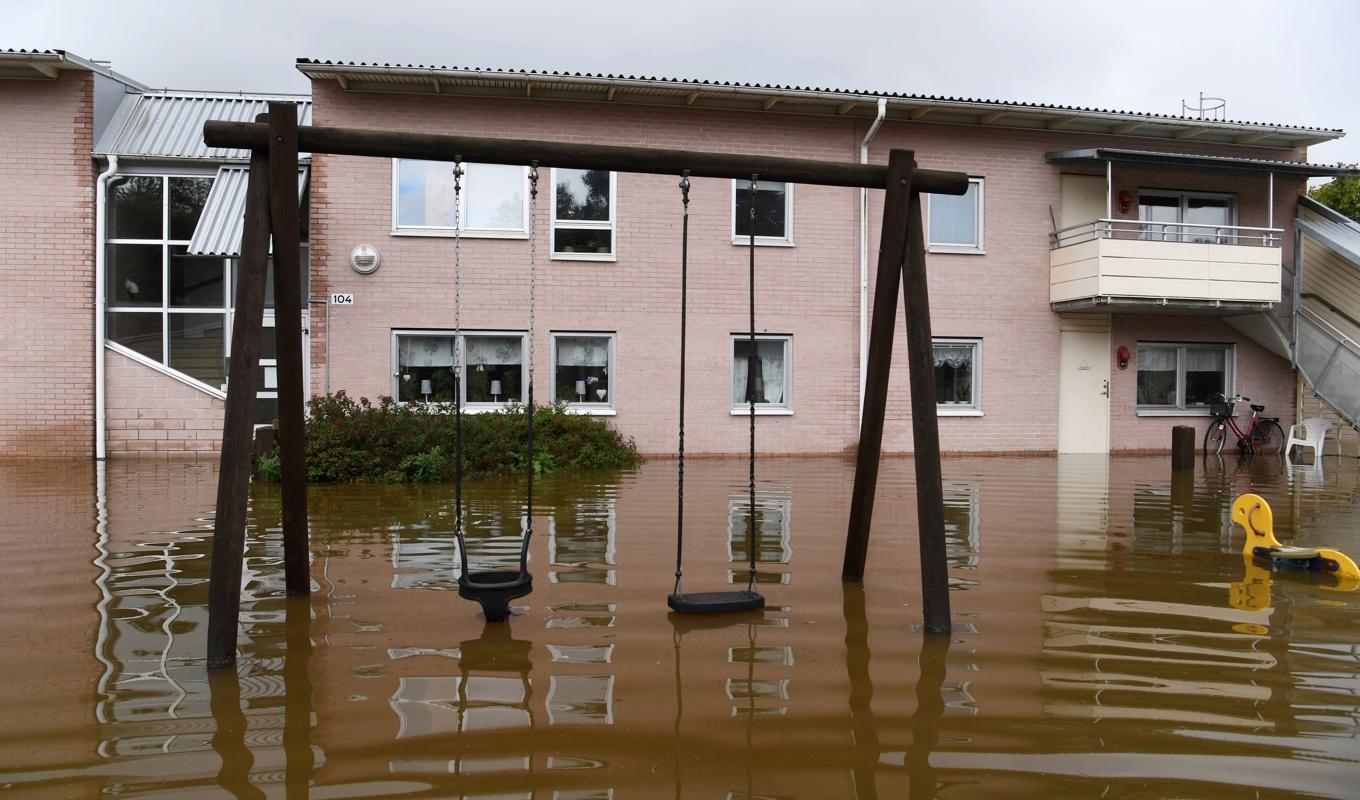 Översvämning i ett bostadsområde i Gävle efter skyfallet 2021. Foto: Fredrik Sandberg/TT