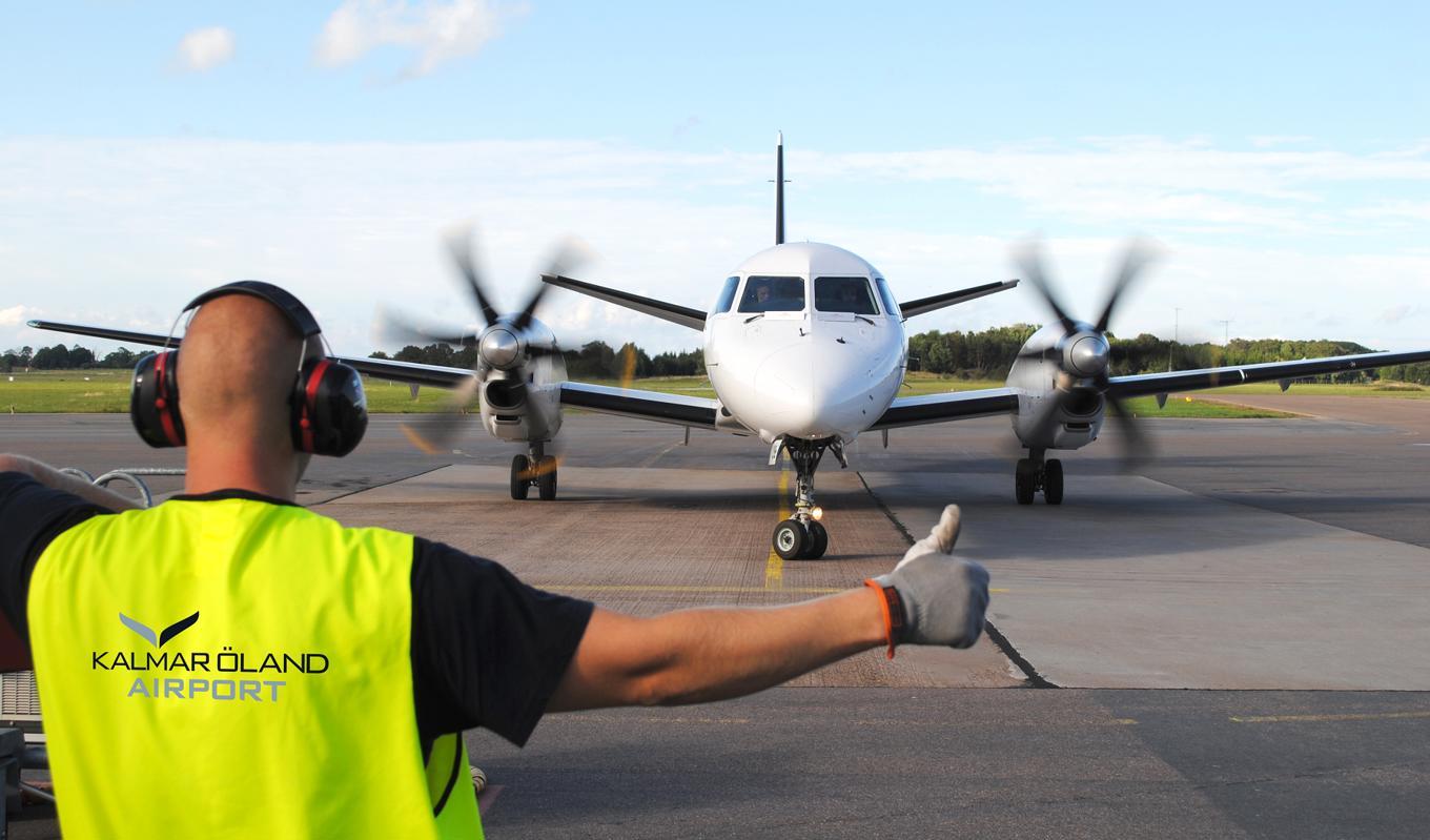 Kalmar flygplats är en av flera regionala flygplatser som kan gynnas av regeringens nya förslag till ökat statligt bidrag.  Foto: Marcus Teveborg