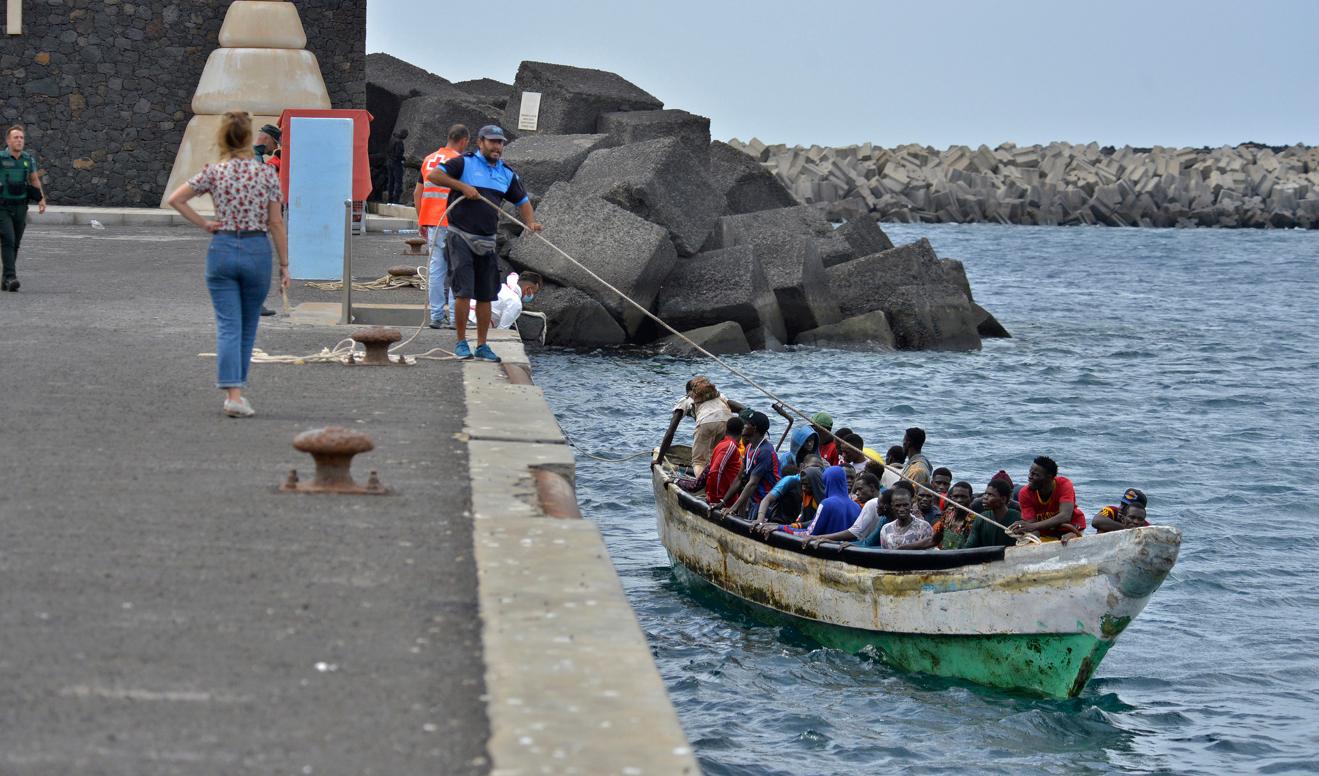 Antalet migranter som tar till Kanarieöarna har ökat kraftigt den senaste dagarna. Den här bilden togs den 4 oktober. Foto: Europa Press via AP/TT