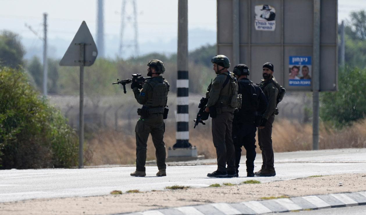 Israeliska soldater under lördagen. Foto: Ohad Zwigenberg/AP/TT