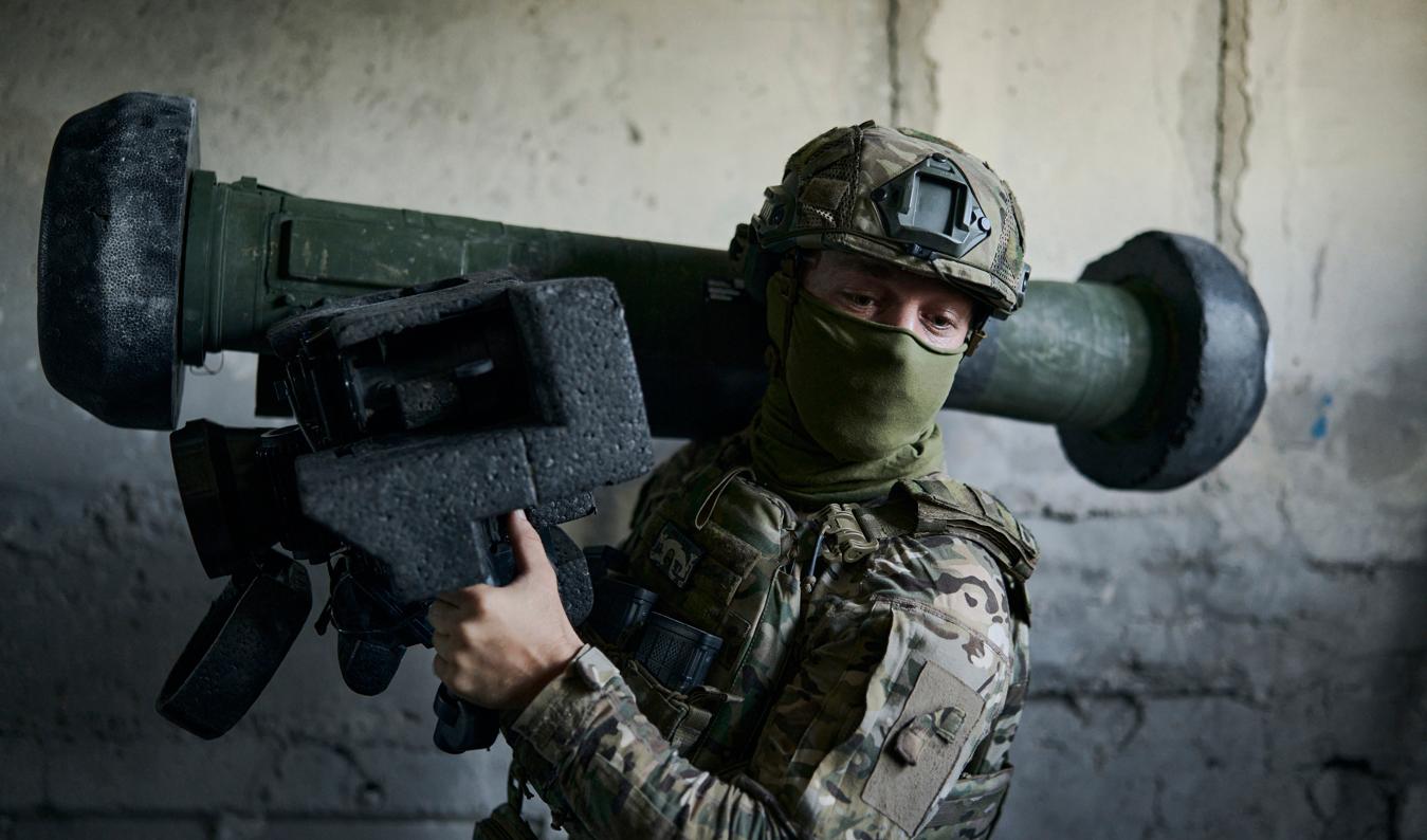 En ukrainsk soldat med en pansarvärnsrobot i sin position i Avdijivka. Arkivbild. Foto: Libkos/AP/TT