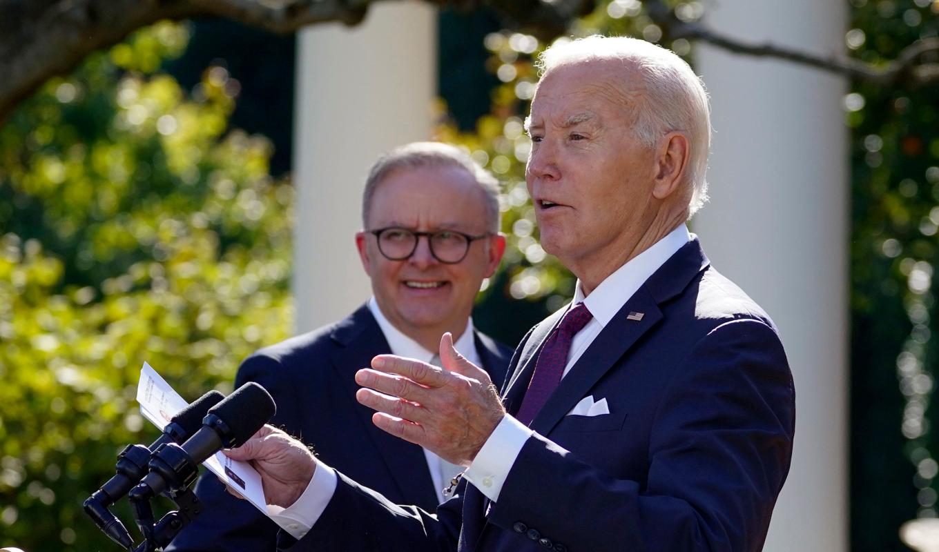 President Joe Biden och Australiens premiärminister Anthony Albanese på ett pressmöte i Vita huset. Foto: Evan Vucci/AP/TT