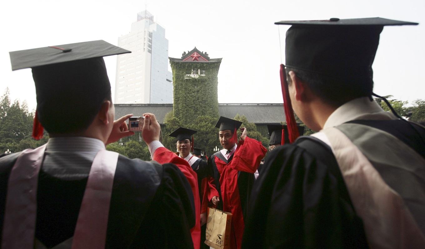 En examensceremoni i Nanjing. Många kineser som studerar eller forskar utomlands är med i studentorganisationer som kontrolleras av kommunistpartiet. Foto: China Photos/Getty Images