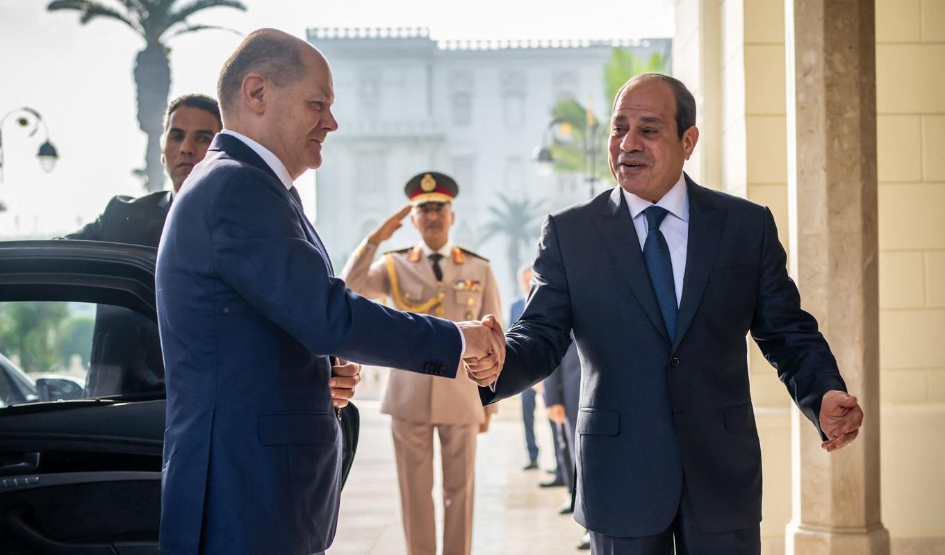 Egyptens president Abd al-Fattah al-Sisi träffade Tysklands förbundskansler Olaf Scholz den 18 oktober, med anledning av Hamas attack på Israel. Foto: Michael Kappeler/Pool/AFP via Getty Images