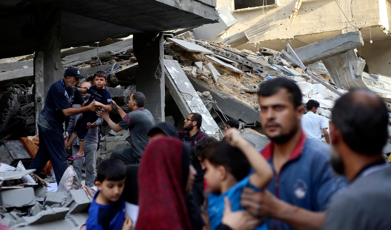 Bild från Gaza stad 5 november. En riktig bild är oftare "skitigare" med fler detaljer och rörelse. De fejkade bilderna upplevs ofta som putsade och fria från oskärpa och smuts. Foto: Mohammed Alaswad/AP/TT