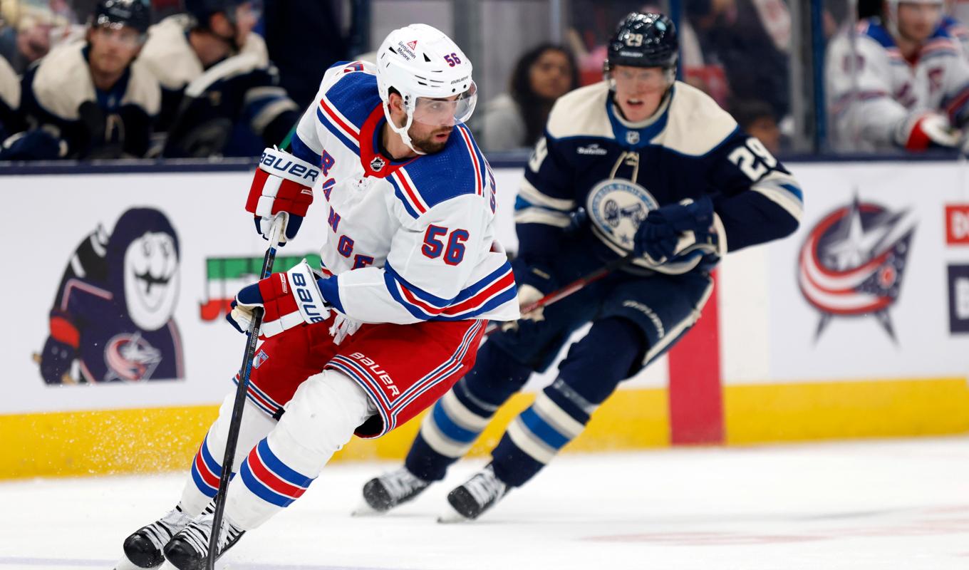 New York Rangers svenske back Erik Gustafsson, som har ettårskontrakt med klubben, passade till två mål när Rangers vann över Detroit med 5–3. Arkivbild. Foto: Paul Vernon/AP/TT