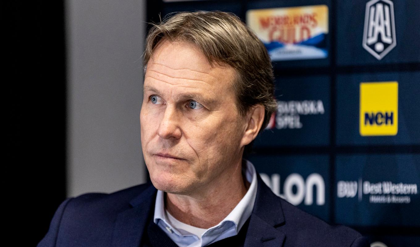 Johan Garpenlöv vill i nuläget inte kommentera hur han har reagerat på beskedet att han sparkats som tränare för Djurgården Hockey.Foto: Christine Olsson/TT