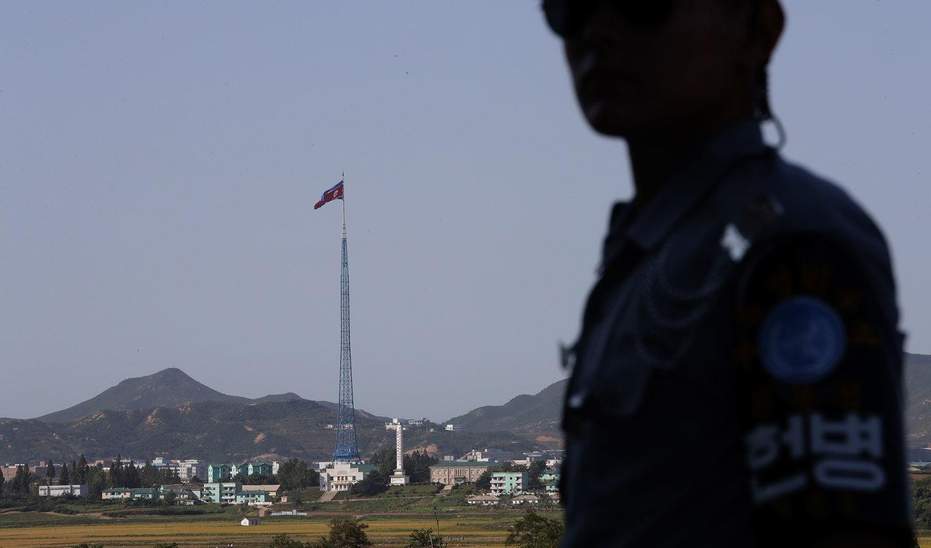 På bilden som är tagen den 28 september 2017 ses Nordkoreas by Gijungdong från en observationspost i Panmunjom i Sydkorea. Foto: Chung Sung-Jun/Getty Images