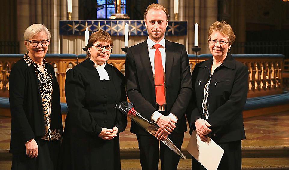 Representanter för Frostvikens församling tog emot Svenska kyrkans liturgipris 2023 under en ceremoni i Uppsala domkyrka måndagen den 4 december. Foto: GUSTAF HELLSING/IKON