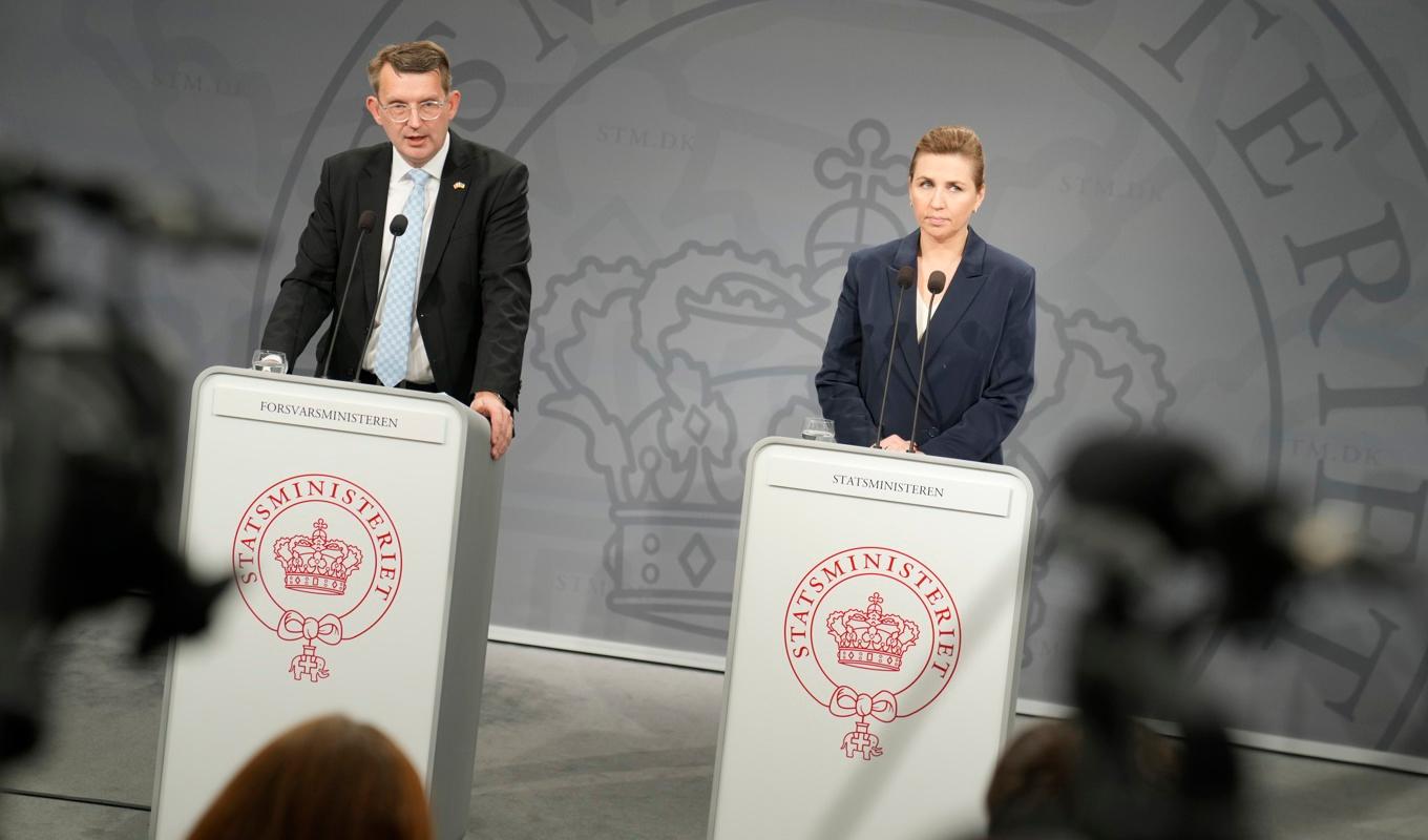 Danmarks försvarsminister Troels Lund Poulsen och statsminister Mette Frederiksen berättar om landets nya försvarsavtal med USA. Foto: Thomas Traasdahl/Ritzau Scanpix/TT