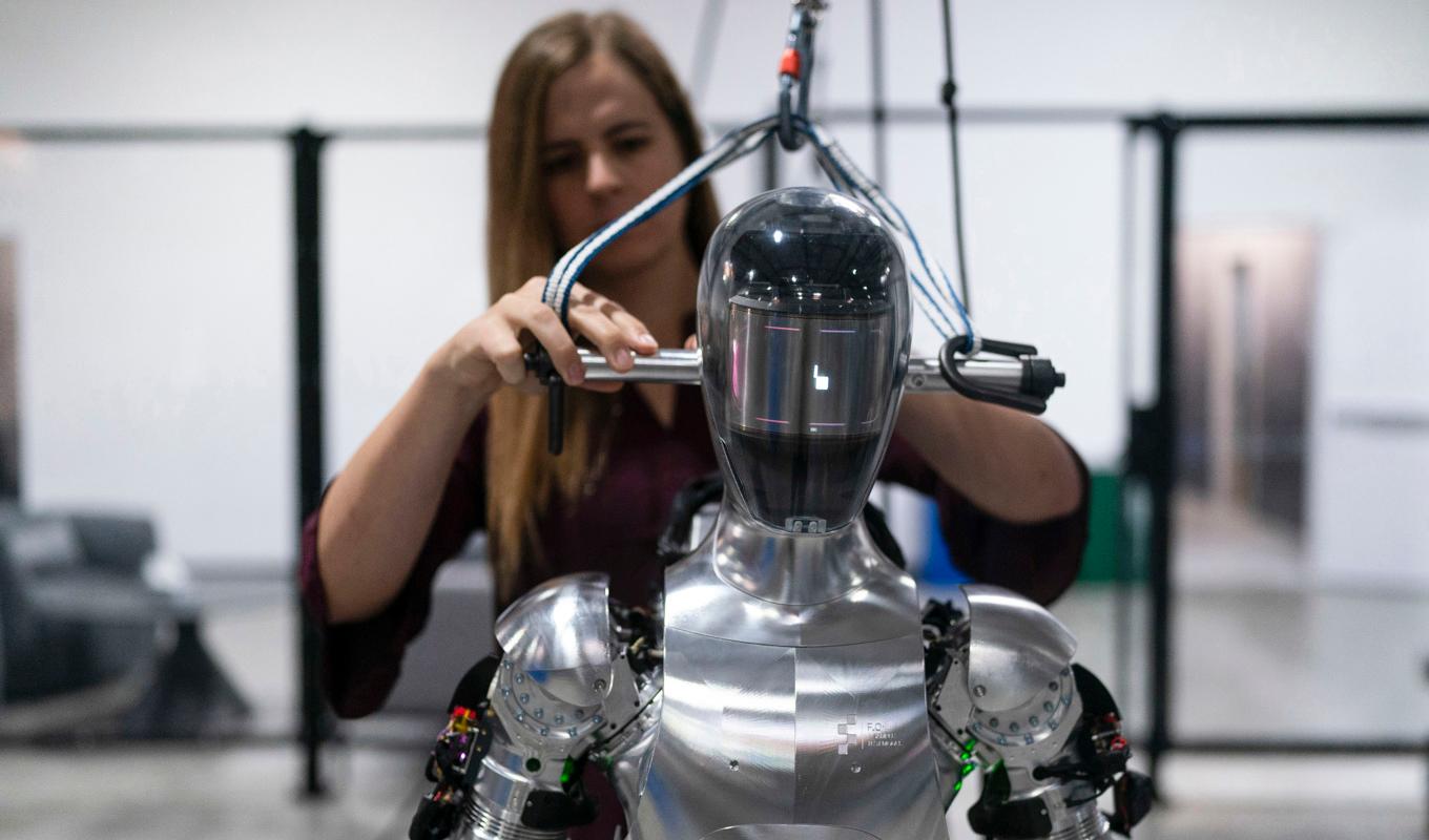 Nästa höst kommer gymnasieskolor och komvux att kunna erbjuda det nya ämnet artificiell intelligens. Arkivbild. Foto: Jae C. Hong/AP