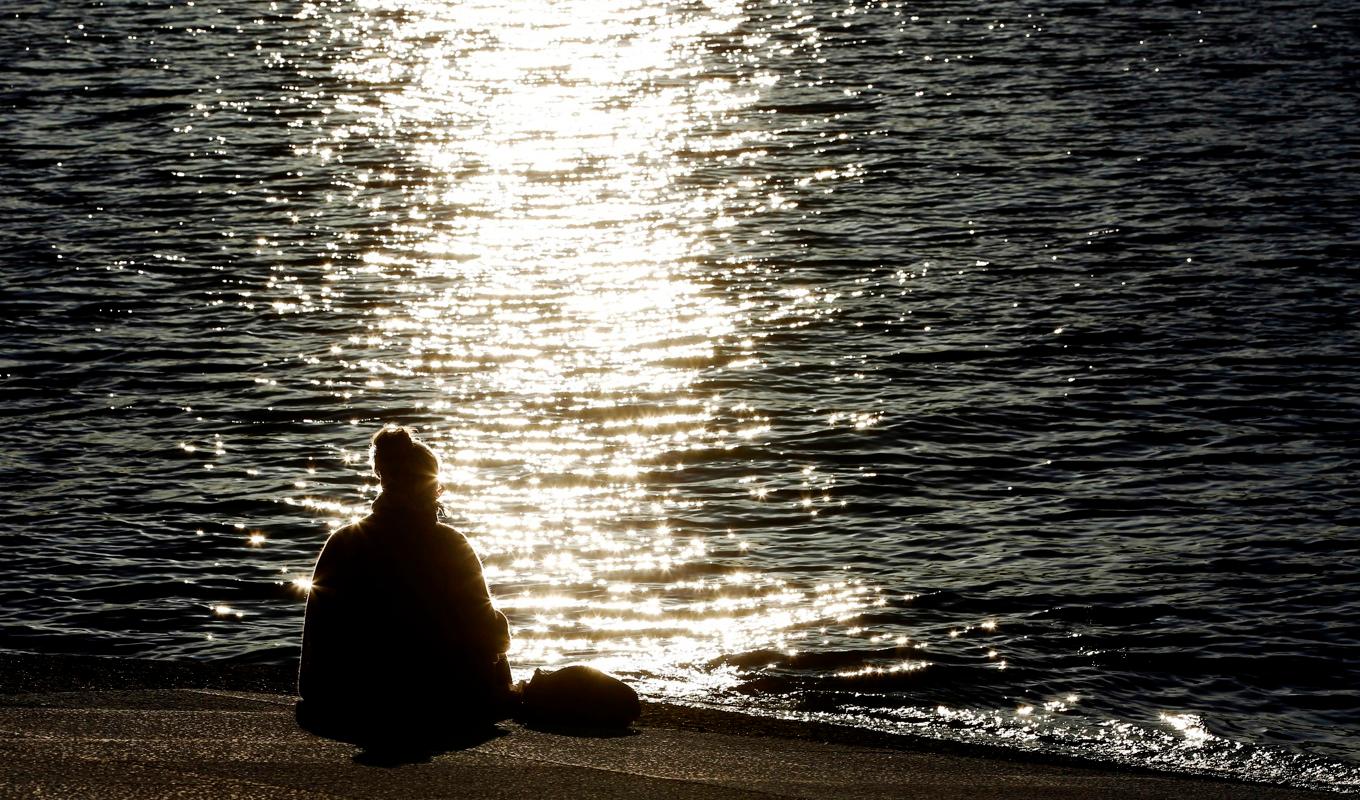 I en undersökning från Folkhälsomyndigheten uppgav nästan var fjärde i befolkningen från 16 år och uppåt att de besväras av ensamhet och isolering. Arkivbild. Foto: Håkon Mosvold Larsen