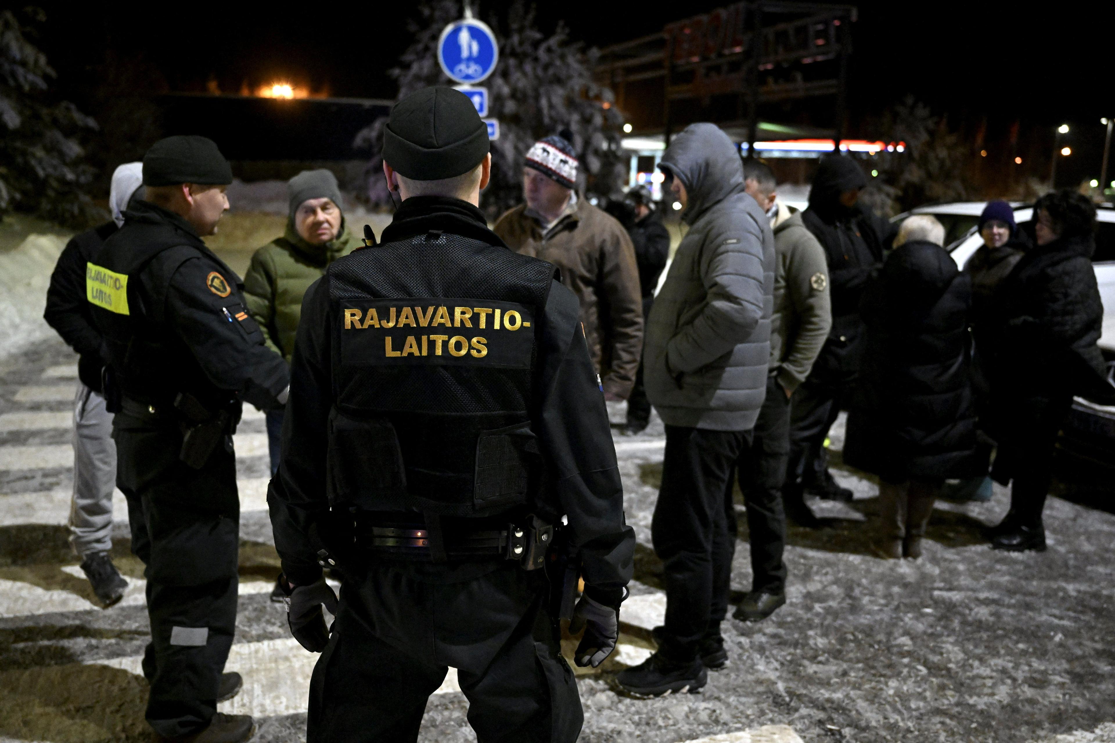 Gränsvakter mellan den finska och ryska gränsen i Virolahti den 15 december 2023. Foto: Vesa Moilanen/Lehtikuva/AFP via Getty Images