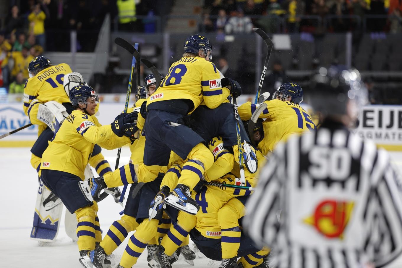 Jubel bland juniorkronorna under förra JVM. Foto: Adam Ihse/TT