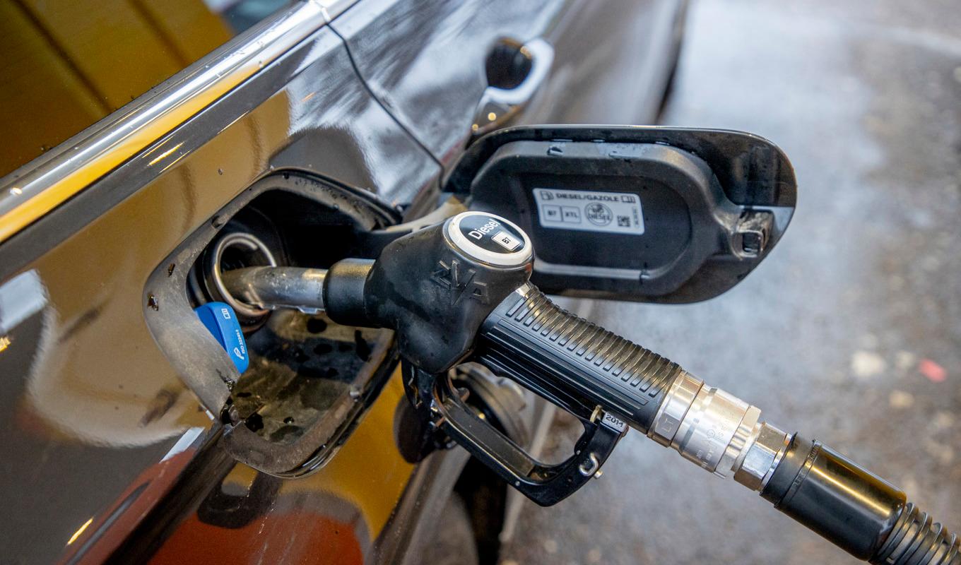 Minskad reduktionsplikt drog ned priset på diesel kraftigt vid årsskiftet. Arkivbild. Foto: Adam Ihse/TT
