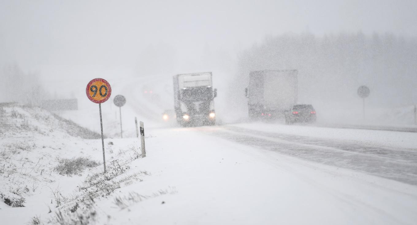 De stora potthålen på E20 går inte att asfaltera. Arkivbild. Foto: Fredrik Sandberg/TT