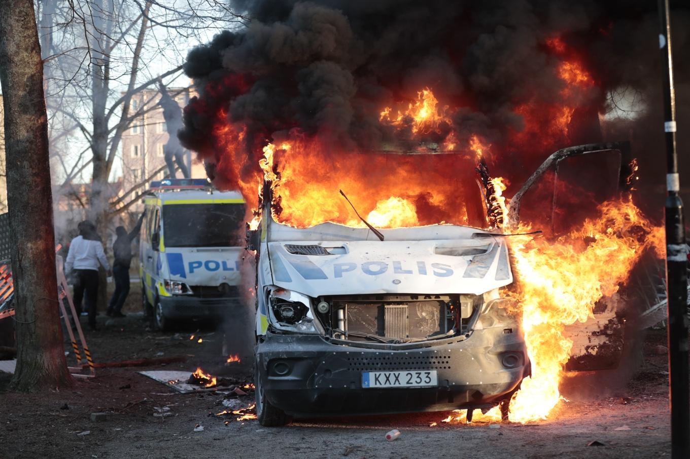 Flera poliser skadades under upploppet i Sveaparken i Örebro i april 2022. Arkivbild. Foto: Kicki Nilsson/TT