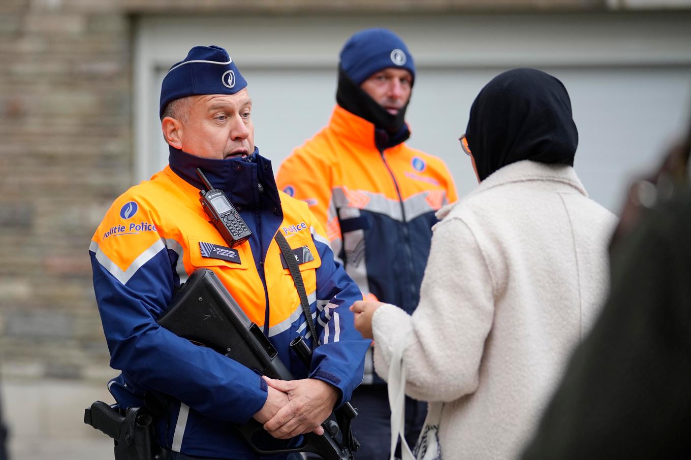 Belgisk polis på vakt efter dödandet av två svenska fotbollssupportrar i Bryssel i höstas. Arkivfoto. Foto: Martin Meissner/AP/TT