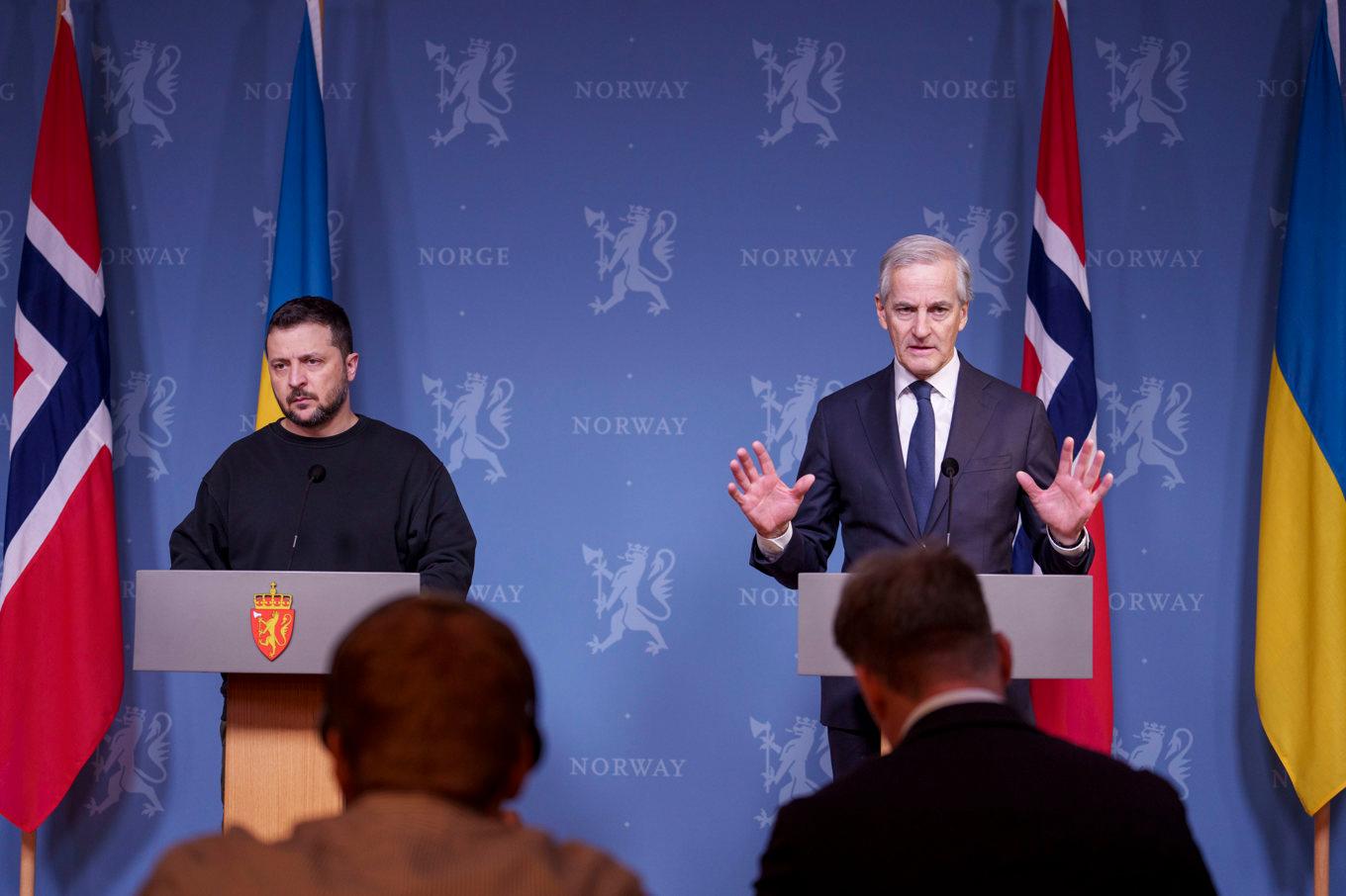 Ukrainas president Volodymyr Zelenskyj och Norges statsminister Jonas Gahr Støre vid en pressträff i december förra året. Arkivbild. Foto: Javad Parsa/NTB/AP