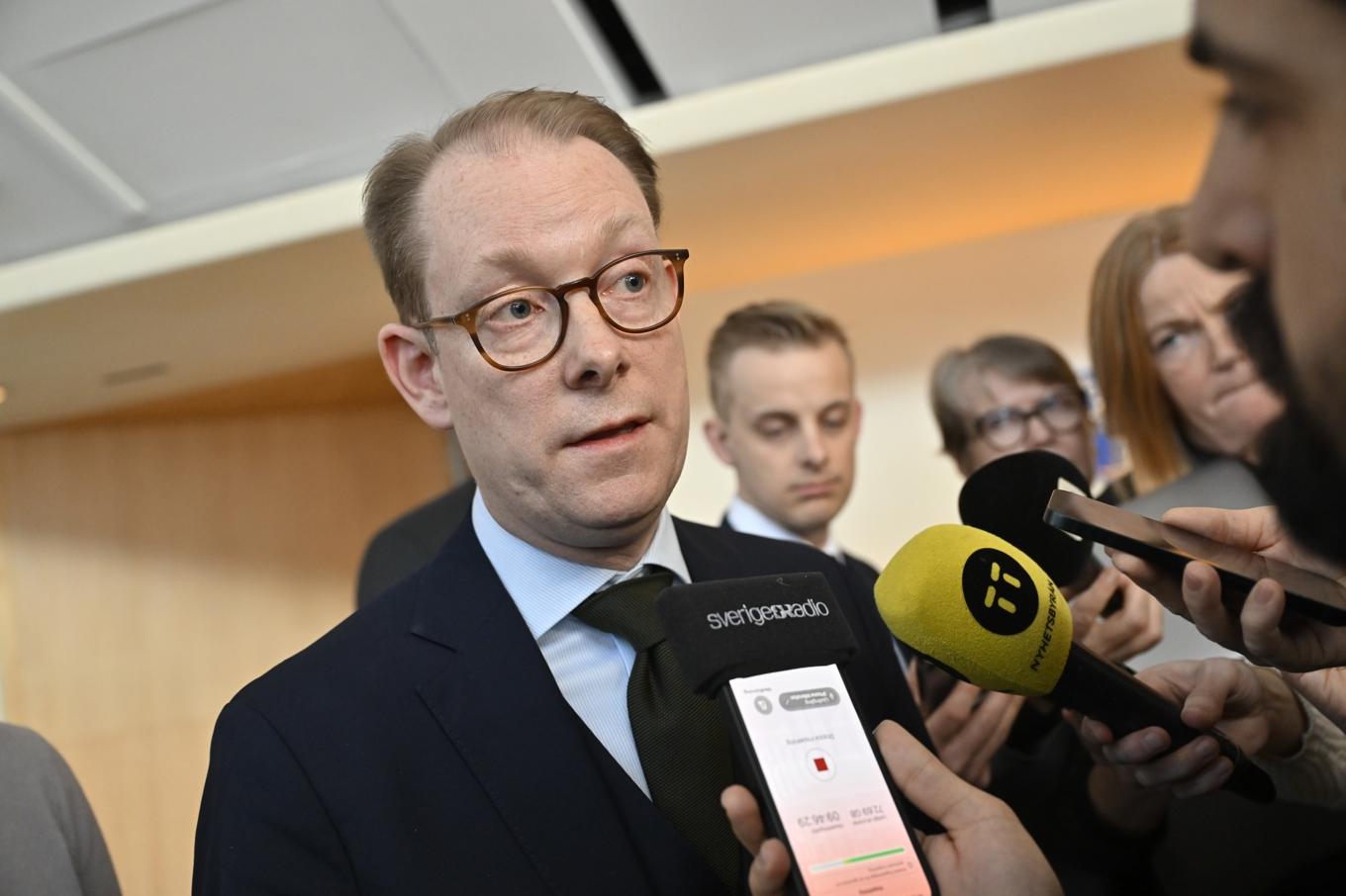 Utrikesminister Tobias Billström vill inte kommentera om statsministern ska åka till Ungern före eller efter ratificeringen. Arkivbild. Foto: Jonas Ekströmer/TT