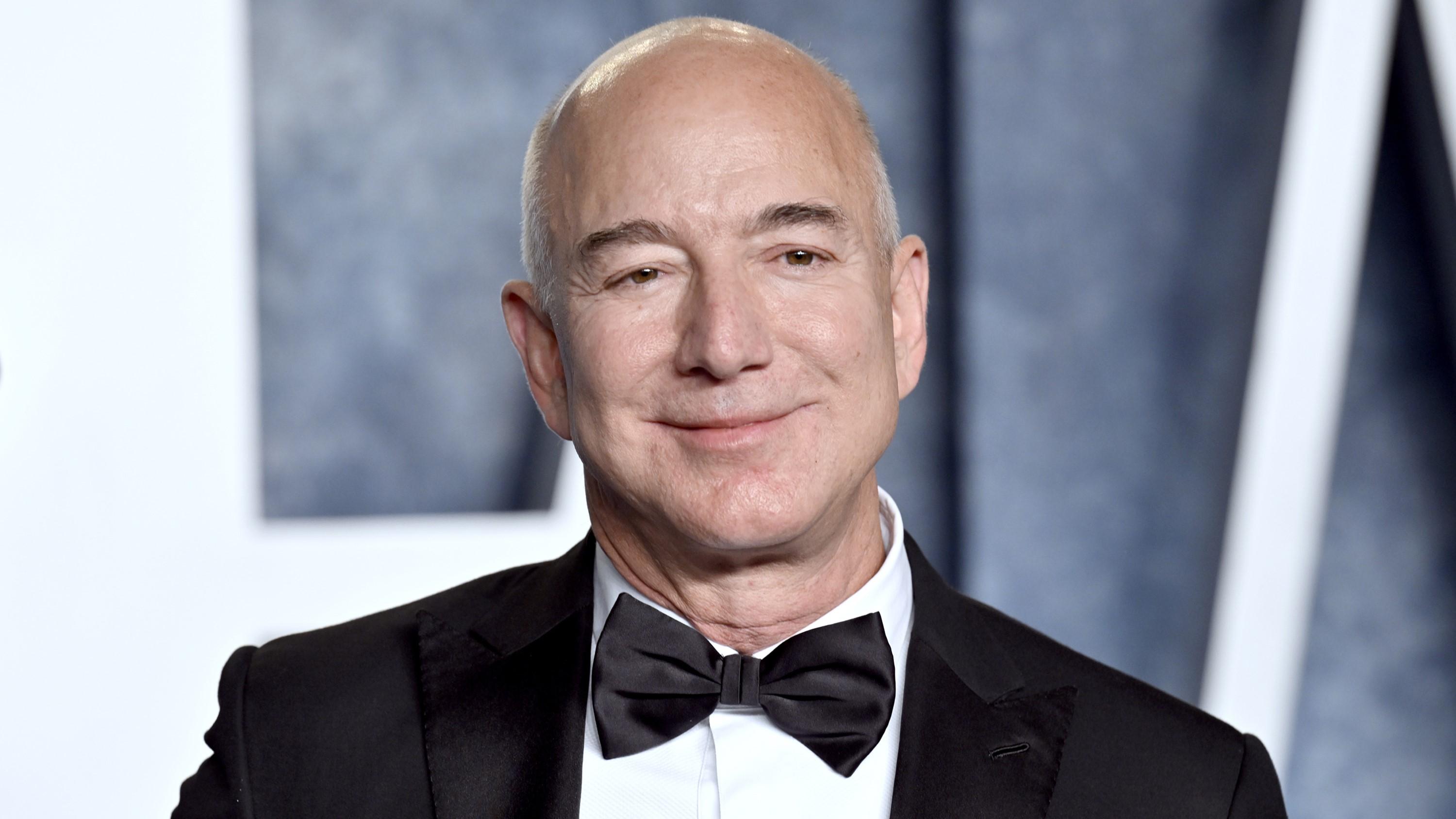 Amazons grundare Jeff Bezos har mycket pengar. Arkivbild. Foto: Evan Agostini/AP/TT