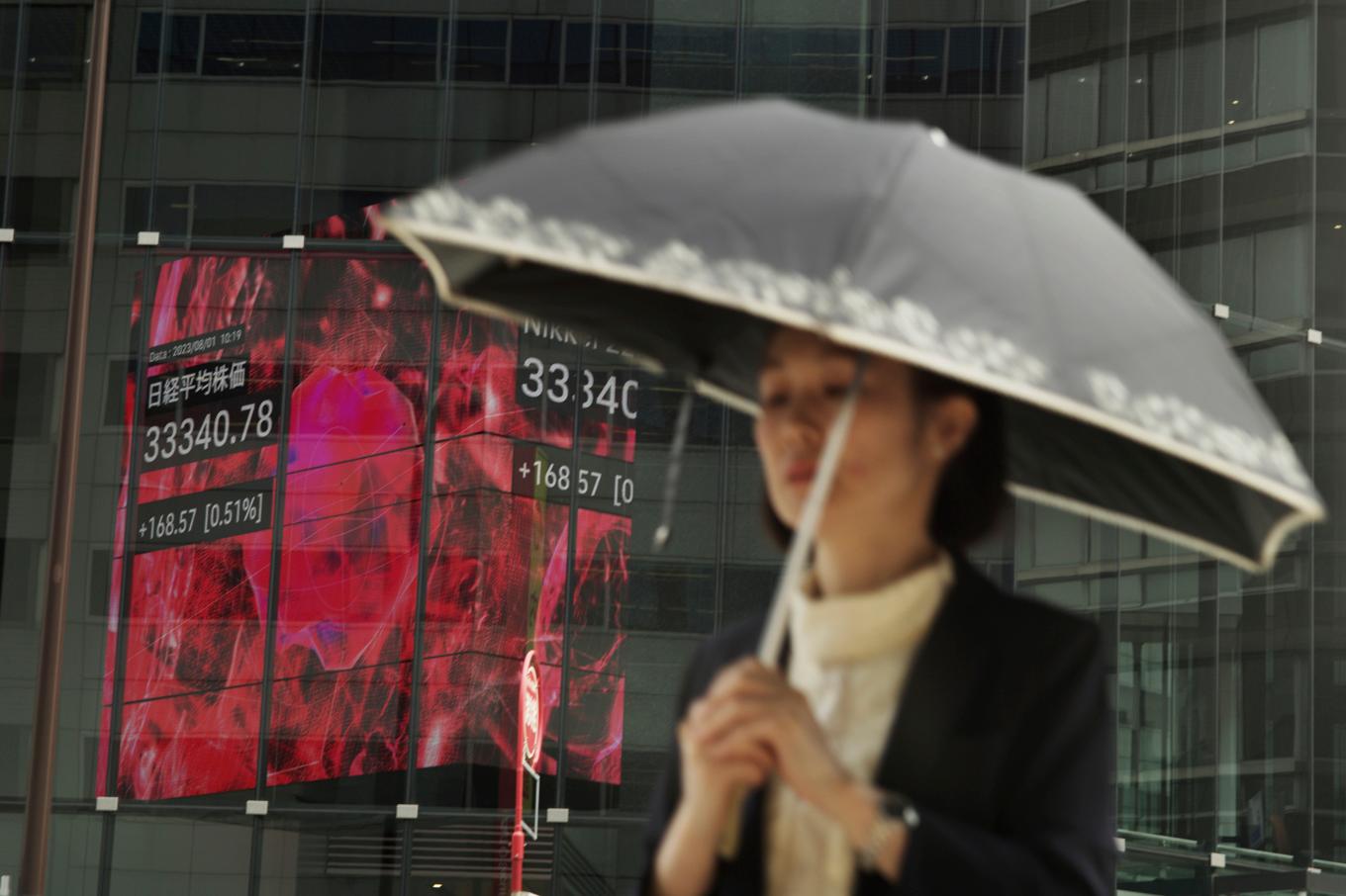 Det är surt i den japanska ekonomin. BNP har backat, oväntat, två kvartal efter varandra och i dollartermer harnu Tyskland gått om Japan som världens tredje största ekonomi. Foto: Hiro Komae/AP/TT