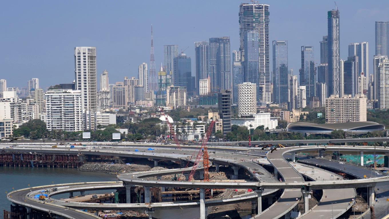 Faktorer som digitalisering, ung befolkning och satsningar på infrastruktur – som här i Mumbai – gör Indien till ett attraktivt land för investerare och entreprenörer. Arkivbild. Foto: Rajanish Kakade/AP/TT