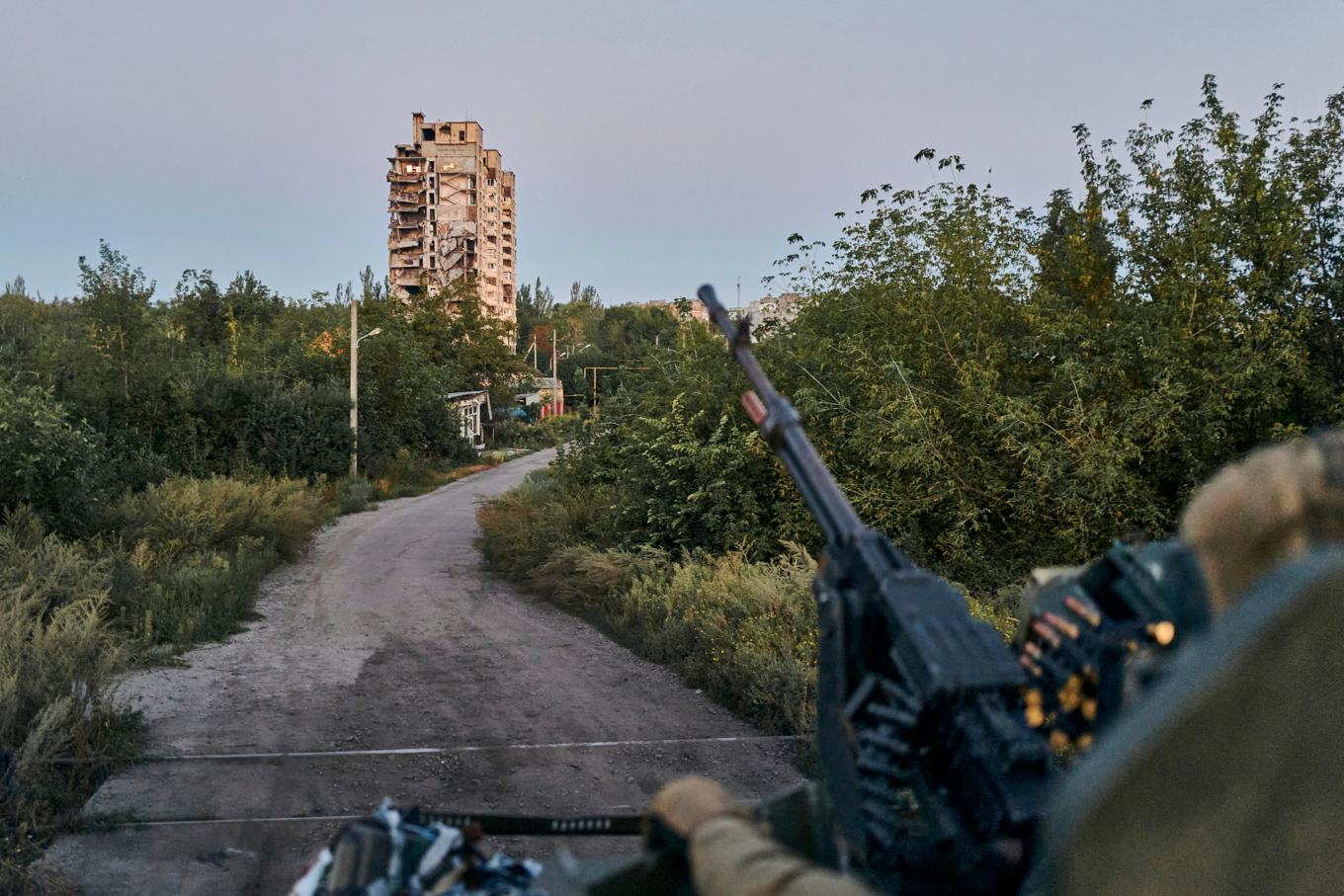 En ukrainsk soldat på post utanför Avdijivka i augusti förra året. Arkivbild. Foto: Libkos/AP/TT
