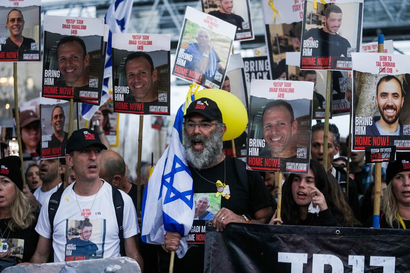 En israelisk protestmarsch har pågått i fyra dagar till stöd för dem som tagits som gisslan av bland andra terrorstämplade Hamas 7 oktober. Foto: Mahmoud Illean/AP/TT