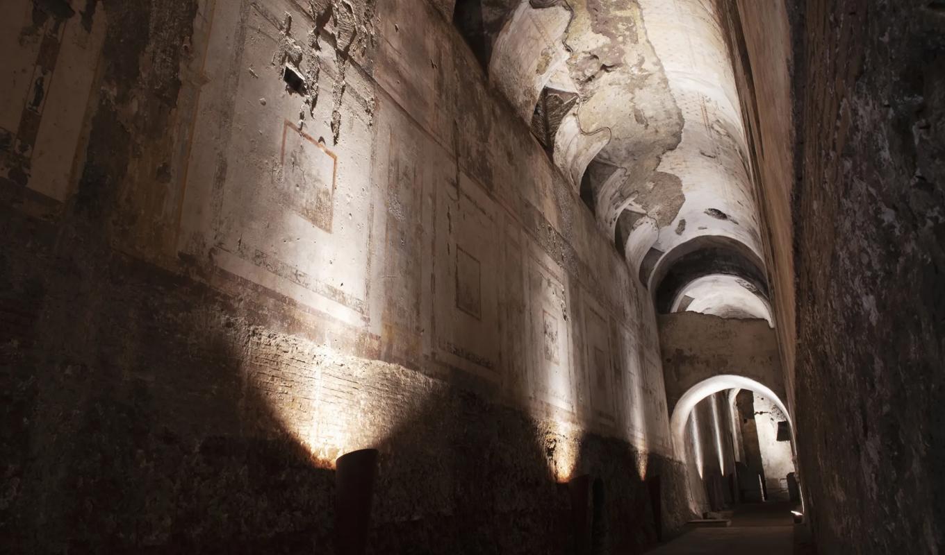 I Colosseums pågående utställning om Neros kopplingartill Egypten kan besökarna bland mycket annat ta del av graffitimålningar inne i Domus Aurea. Här inne känner man verkligen historiens vingslag. Foto: Parco Archelogico del Colosseo