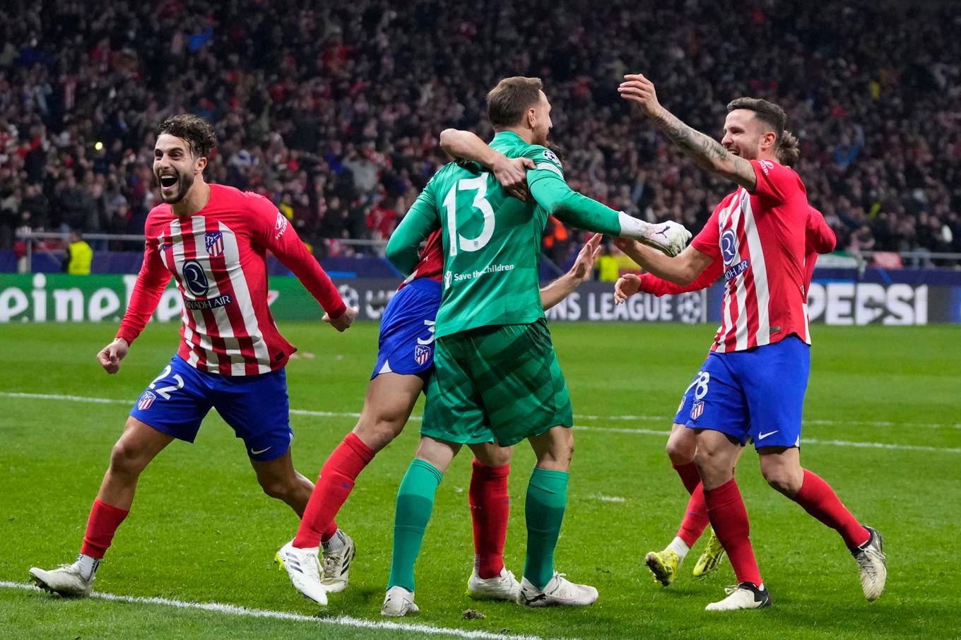 Atlético Madrids målvakt Jan Oblak tog två straffar när hans lag slog Inter på hemmaplan efter förlängning och straffläggning. Atlético är nu vidare till kvartsfinal i Champions league. Foto: Manu Fernandez/AP/TT