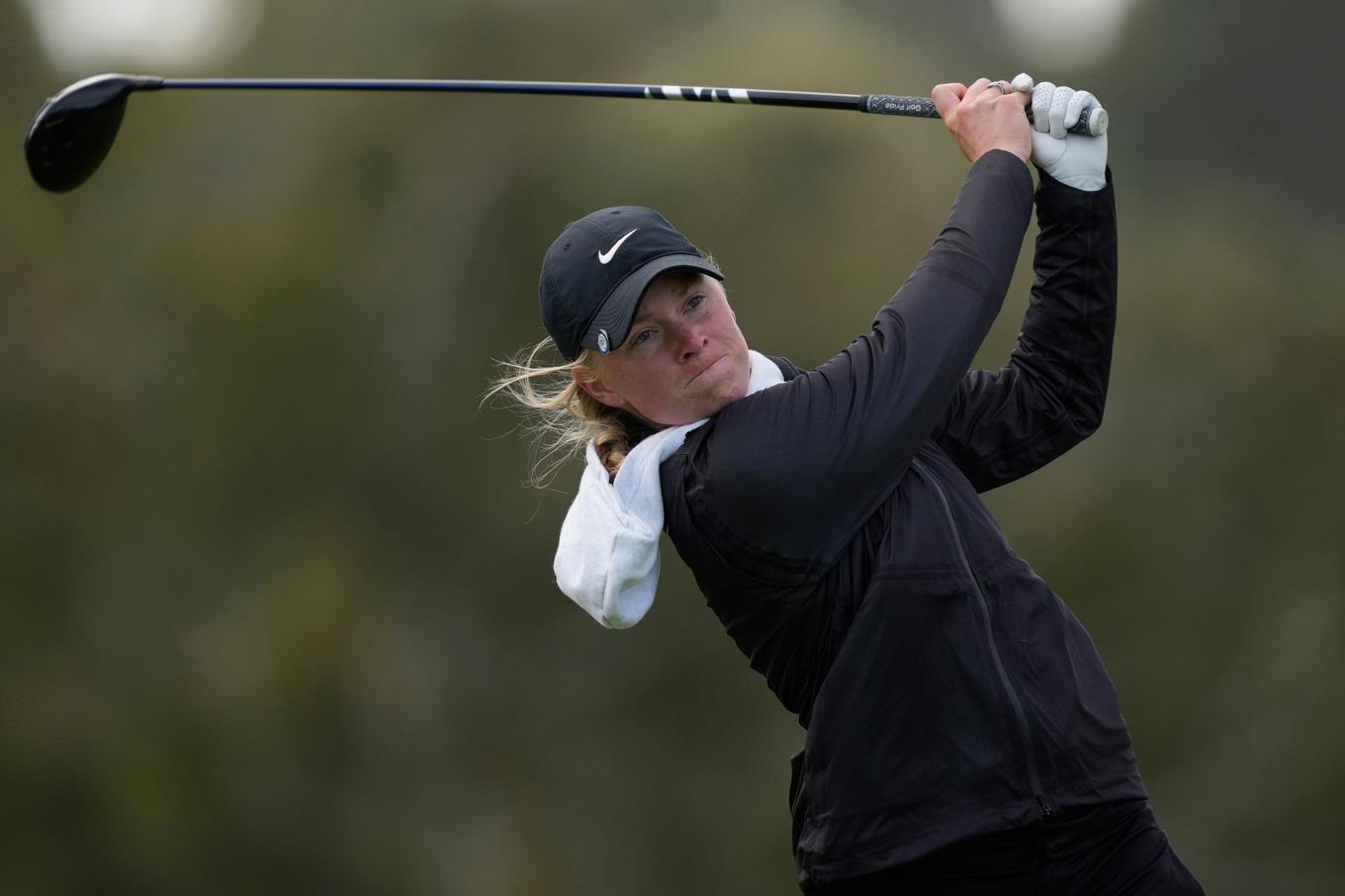 Frida Kinhult, bilden, och Maja Stark kan kassera in drygt en miljon kronor vardera efter ha klarat en delad tredjeplats i LPGA-tävlingen i Arizona. Arkivbild. Foto: Ryan Sun/AP/TT