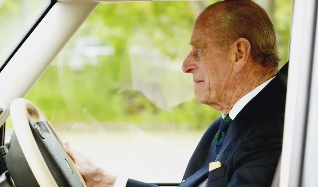 Prins Philip 2004 i en Land Rover 2004, då han bevistade Royal Windsor Horse Show.Foto: Carl de Souza/Getty Images