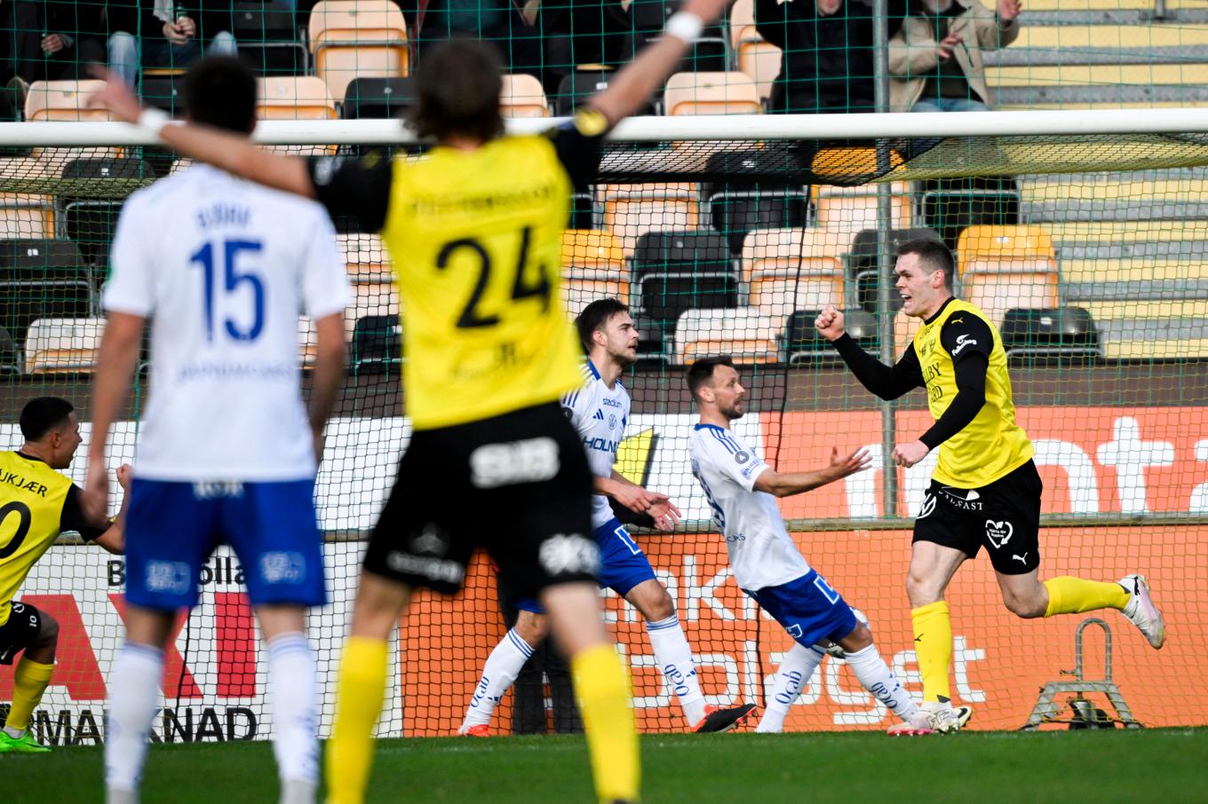 Jacob Bergström firar efter 1–0 på Strandvallen. Foto: Johan Nilsson/TT